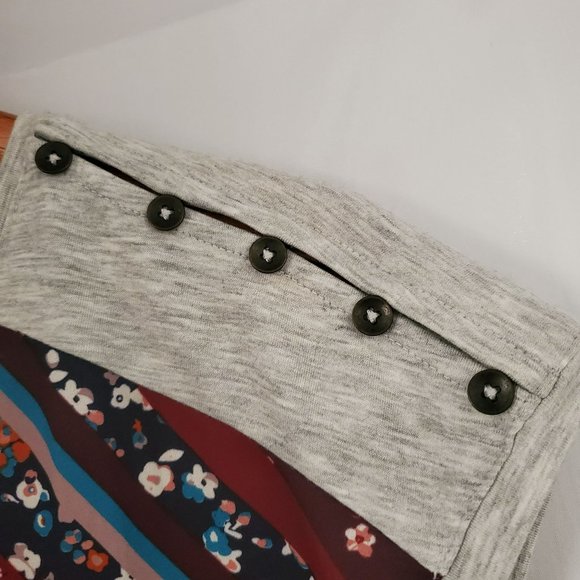 Maurices Women's Floral Multi-Print Sleeveless V-Neck Top Heather Gray/Red Large - Picture 7 of 12